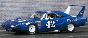 Carrera 25720 Plymouth Road Runner Superbird - #42. Dan Gurney, Riverside 1970